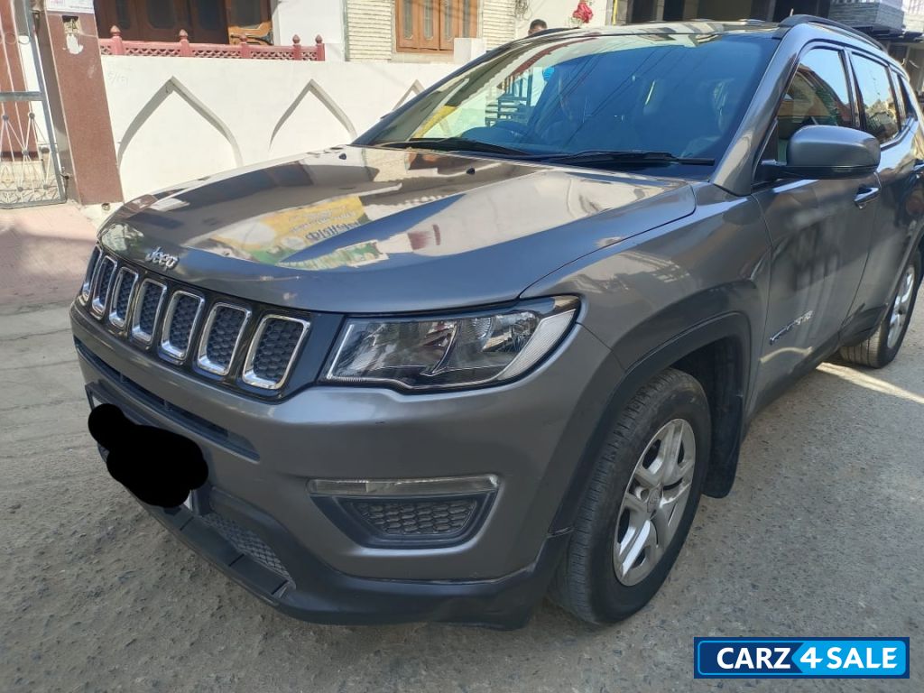 Grey Jeep Compass Sports plus