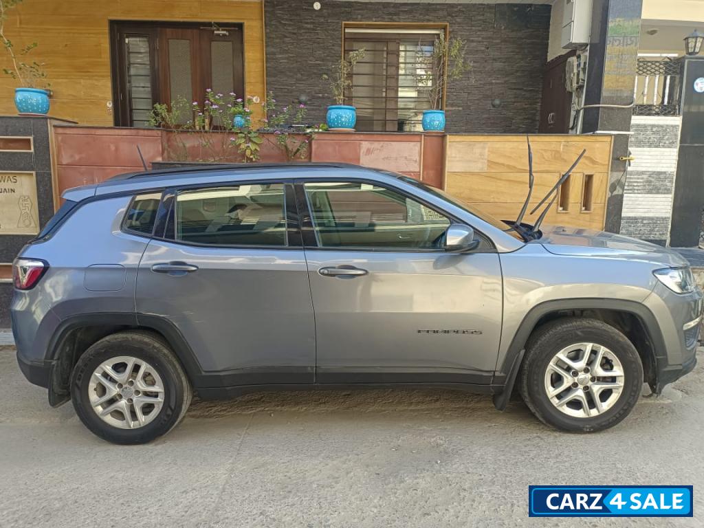 Grey Jeep Compass Sports plus