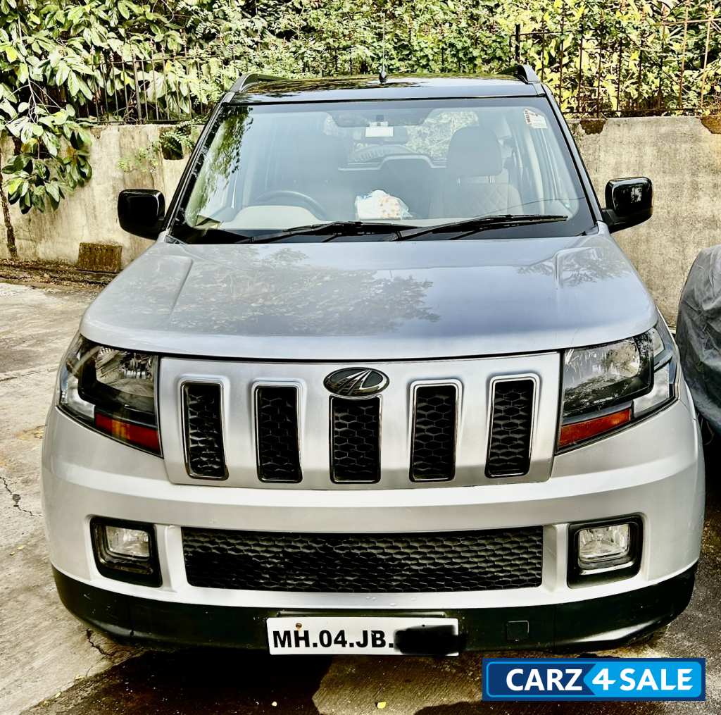 Silver Mahindra TUV300 T10AMT dual tone