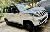 Silver Mahindra TUV300 T10AMT dual tone
