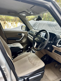 Silver Mahindra TUV300 T10AMT dual tone