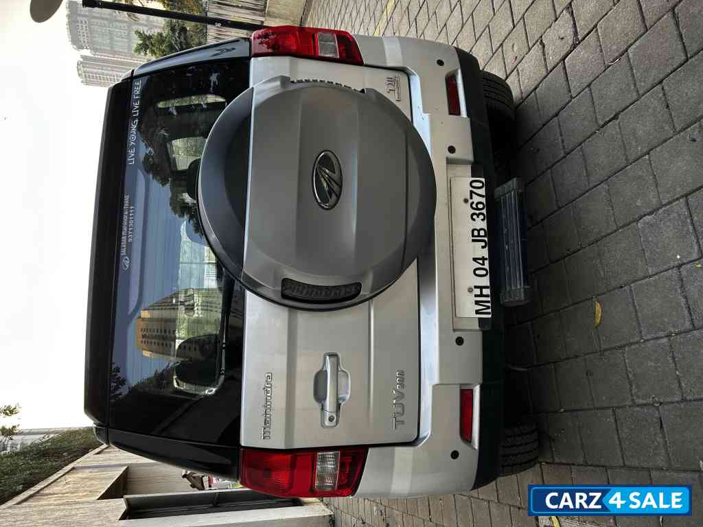 Silver Mahindra TUV300 T10AMT dual tone
