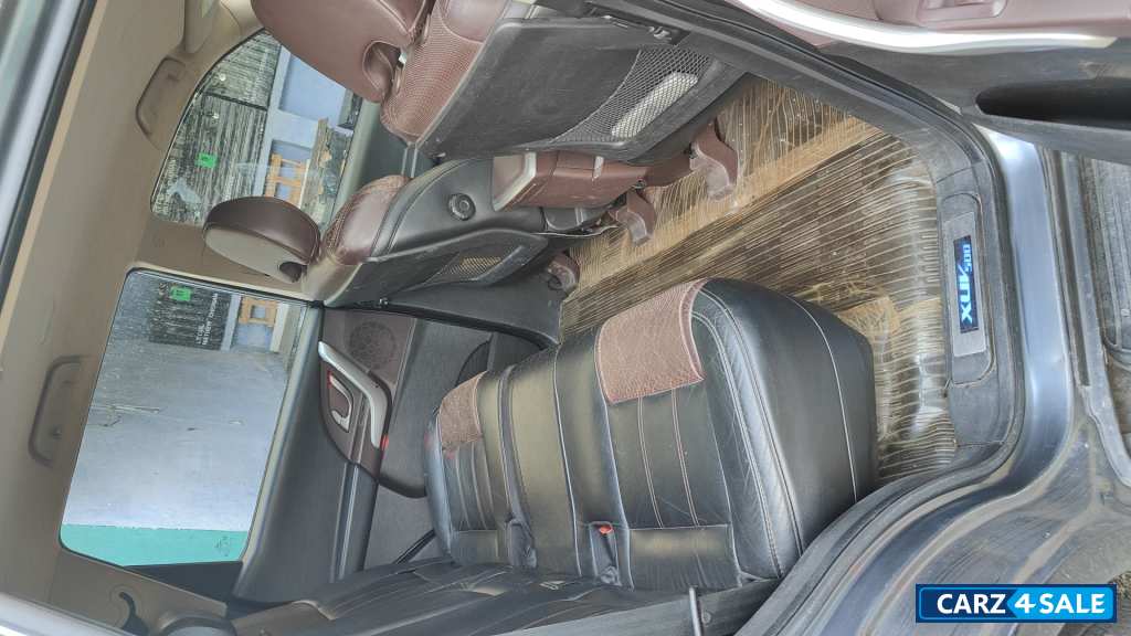 Grey Mahindra XUV 500 W8 FWD