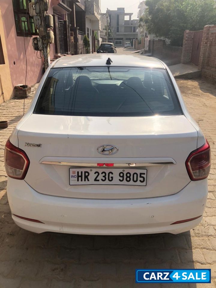 White Hyundai Xcent CRDI S BS IV