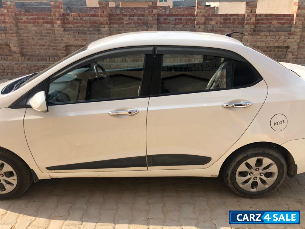 White Hyundai Xcent CRDI S BS IV