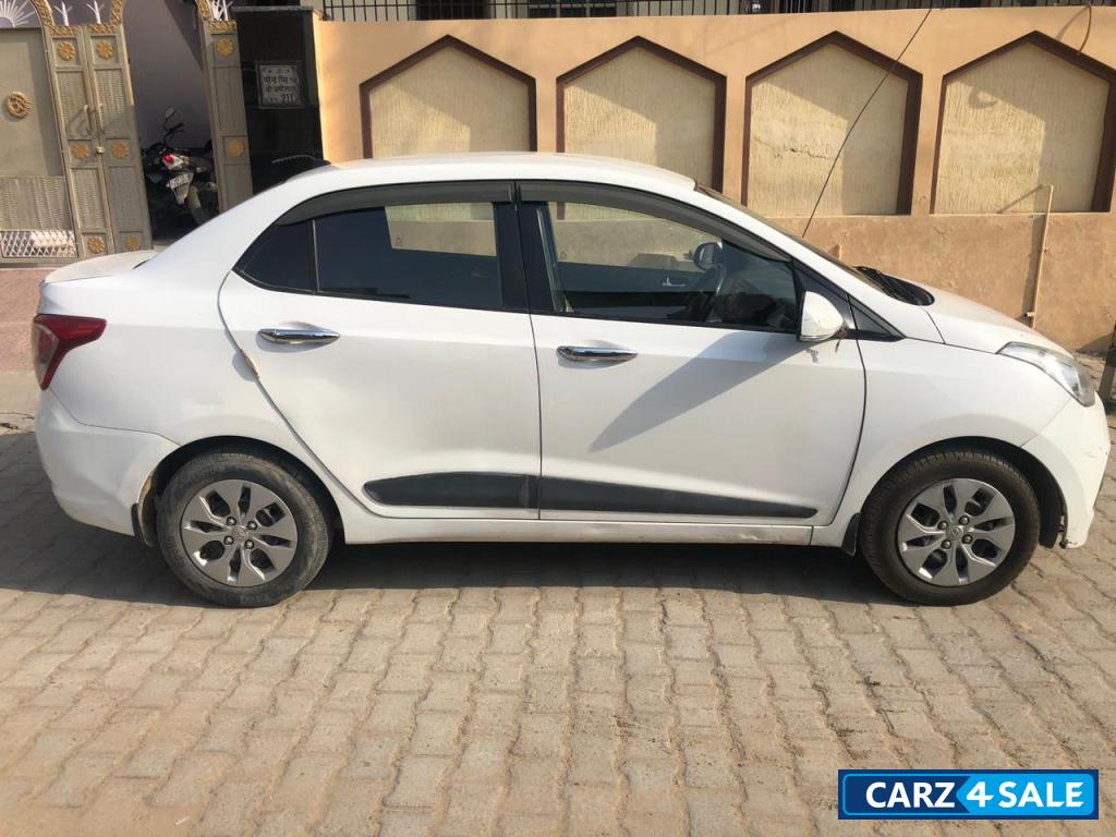 White Hyundai Xcent CRDI S BS IV