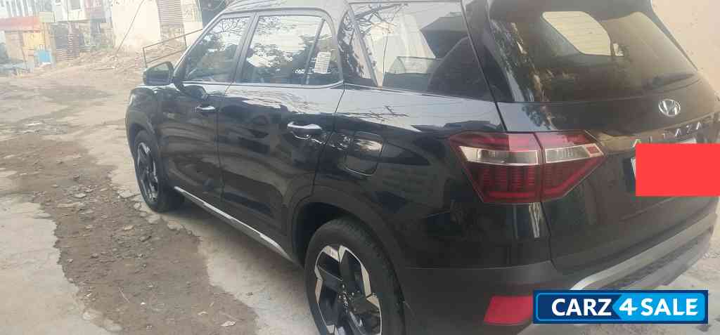 Dark Blue Hyundai Alcazar 1.5 MT Signature dual tone diesel