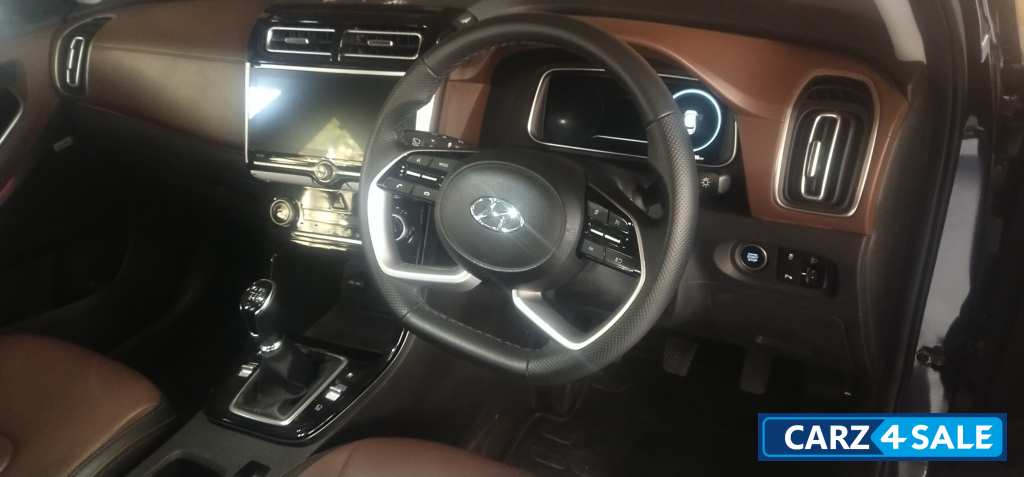 Dark Blue Hyundai Alcazar 1.5 MT Signature dual tone diesel