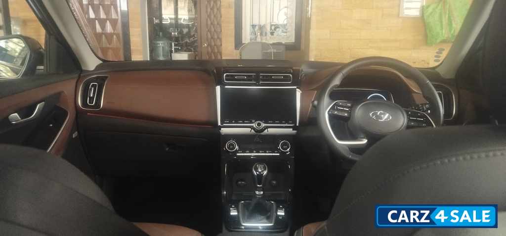 Dark Blue Hyundai Alcazar 1.5 MT Signature dual tone diesel