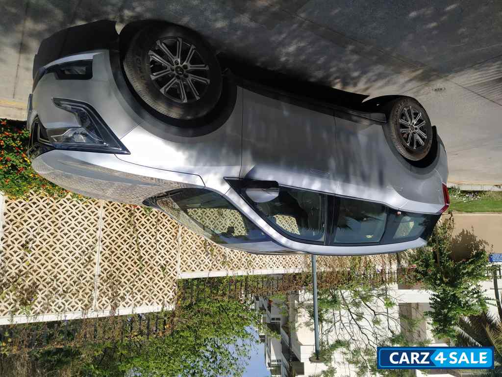 Dazzling Silver Mahindra XUV700 AX7 Diesel AT 7 STR