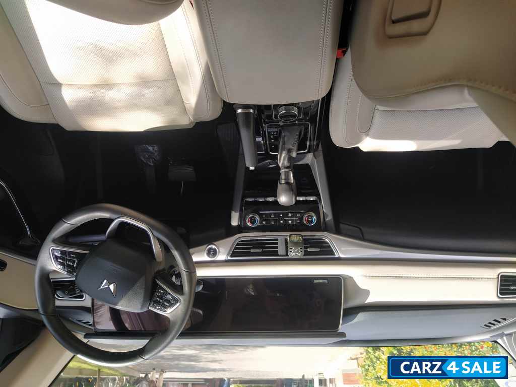 Dazzling Silver Mahindra XUV700 AX7 Diesel AT 7 STR