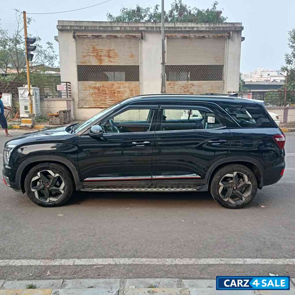 Black Hyundai Alcazar Platinum O 7 seater Diesel AT