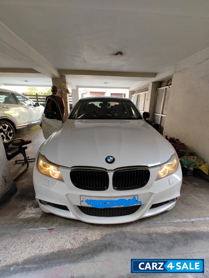White BMW 3-Series 320i
