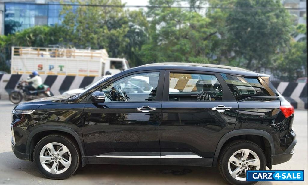 Black MG Hector 1.5 Super