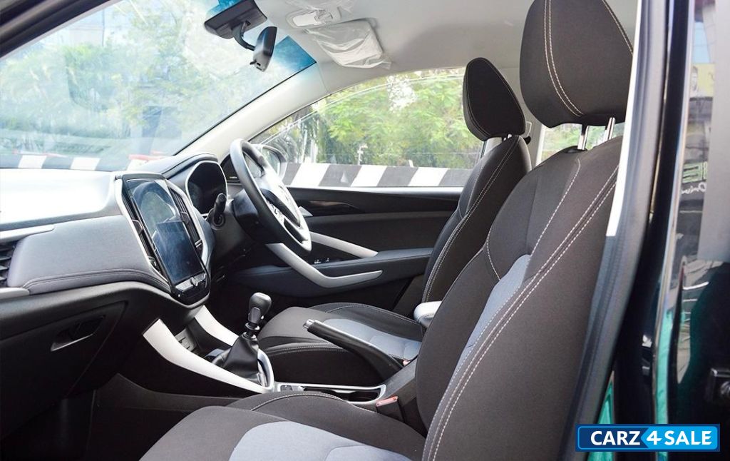 Black MG Hector 1.5 Super