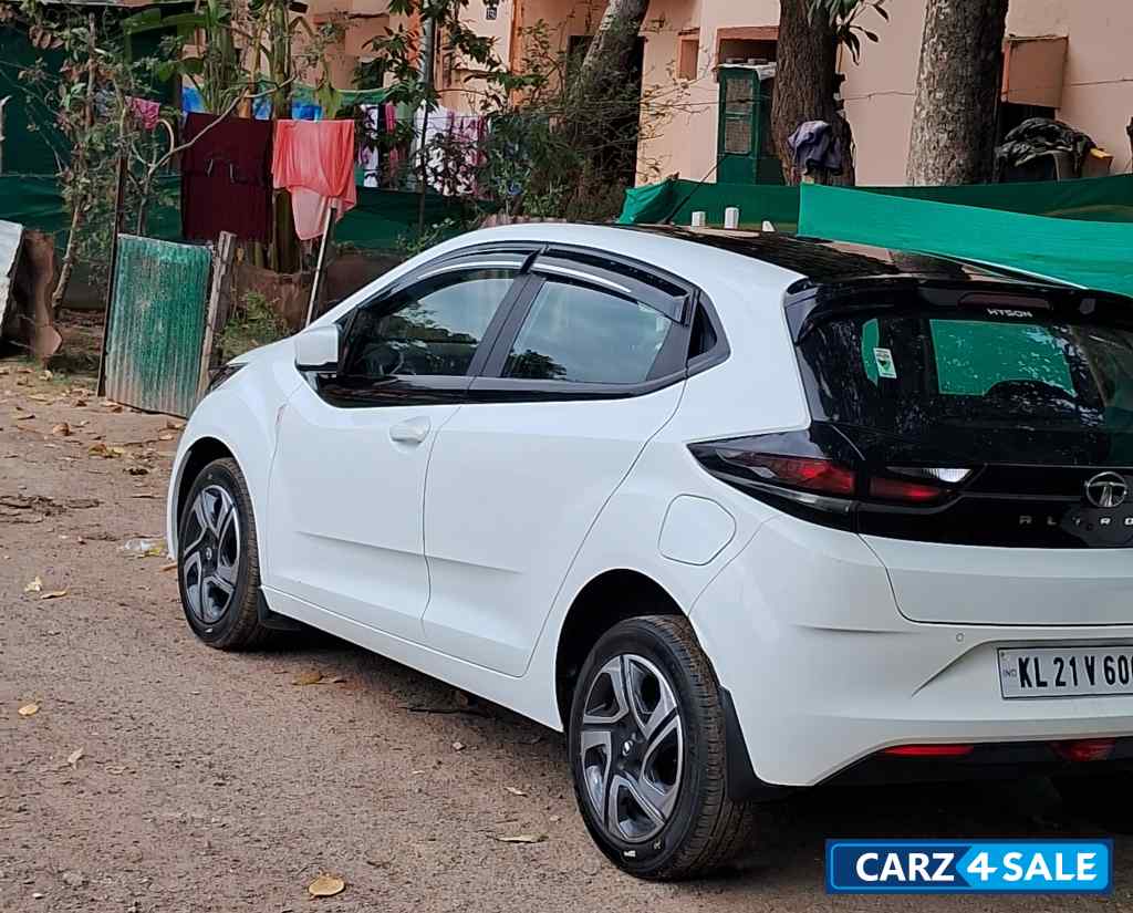 Tata Altroz XM Rhythm Plus style
