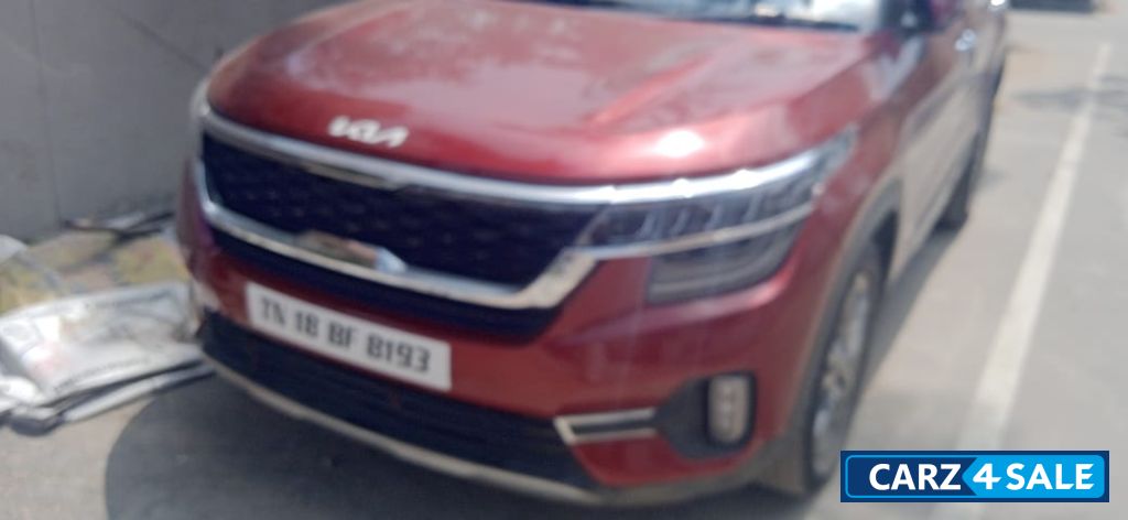 Red Kia Seltos HTX