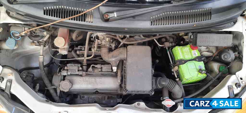 Saloon White Maruti Suzuki Wagon R LXI BS lll