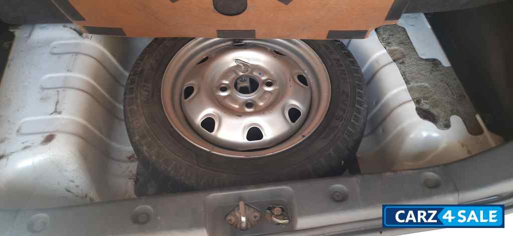 Saloon White Maruti Suzuki Wagon R LXI BS lll