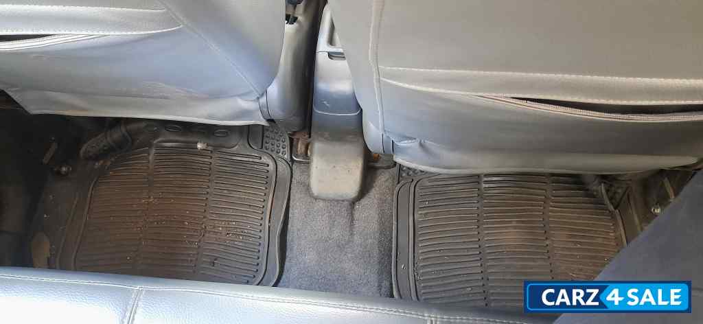 Saloon White Maruti Suzuki Wagon R LXI BS lll