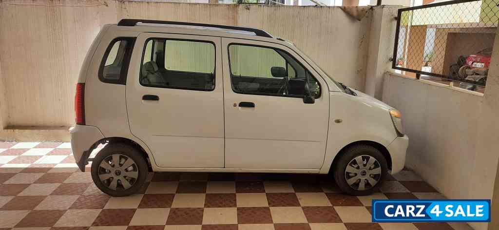 Saloon White Maruti Suzuki Wagon R LXI BS lll