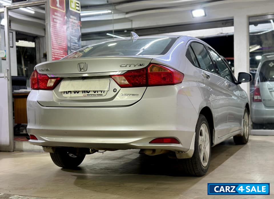 Honda City V iD-TEC MT DIESEL