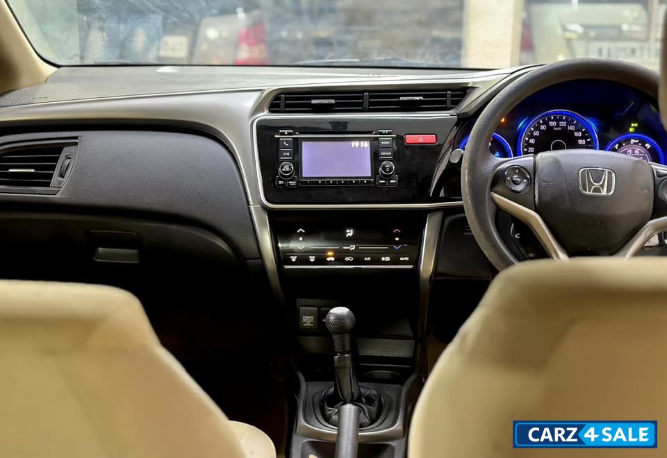 Honda City V iD-TEC MT DIESEL