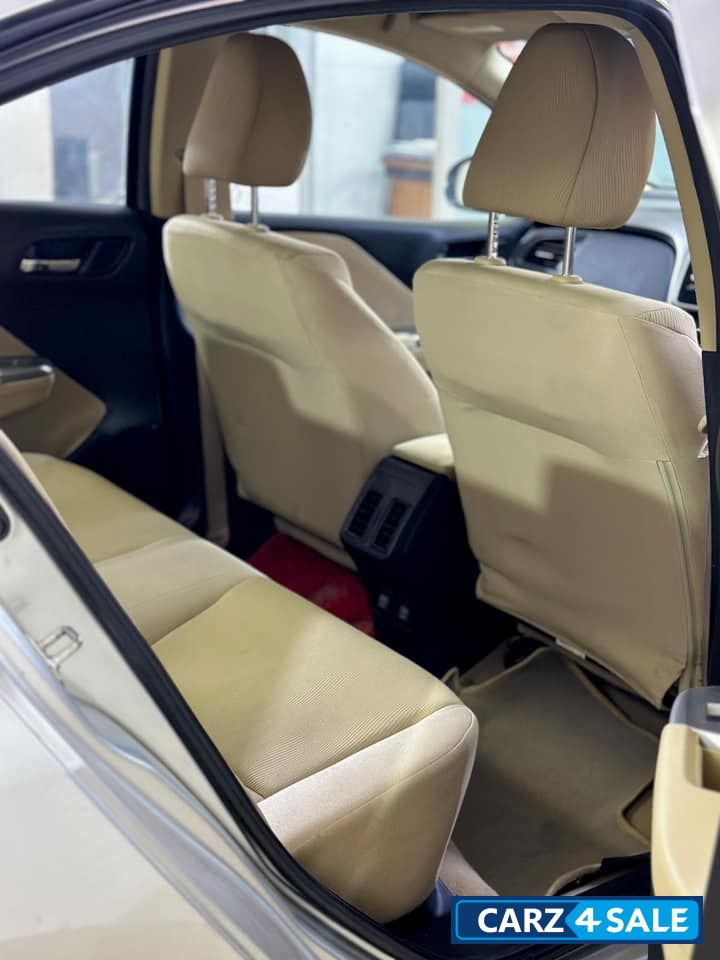 Honda City V iD-TEC MT DIESEL