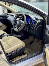 Honda City V iD-TEC MT DIESEL