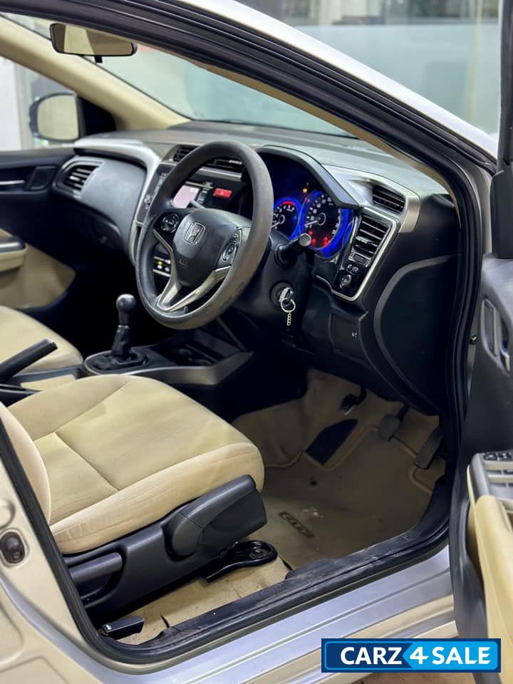 Honda City V iD-TEC MT DIESEL