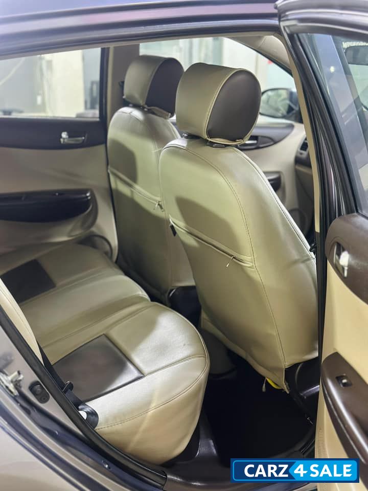 Hyundai i20 ASTA WITH SUNROOF VTVT MT