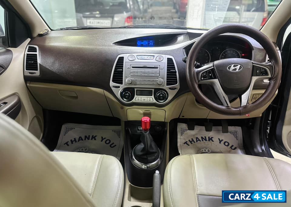 Hyundai i20 ASTA WITH SUNROOF VTVT MT