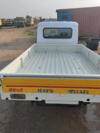 White Mahindra Bolero Maxi truck plus