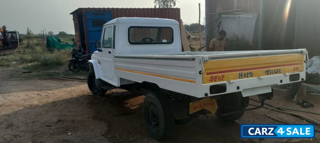 White Mahindra Bolero Maxi truck plus