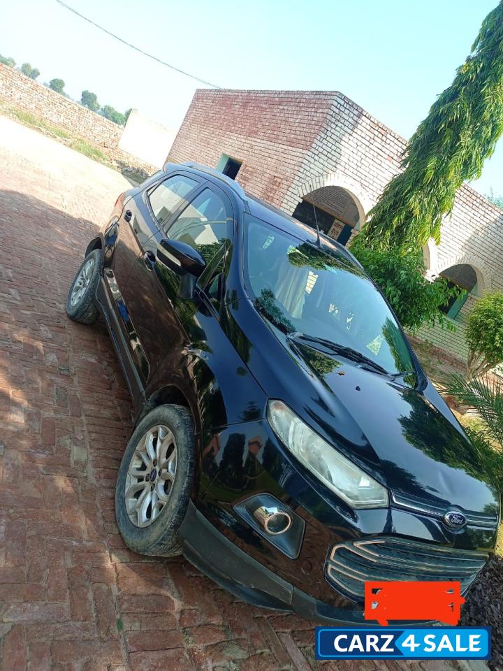 Black Ford Ecosport Tatanium