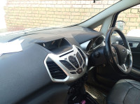 Black Ford Ecosport Tatanium