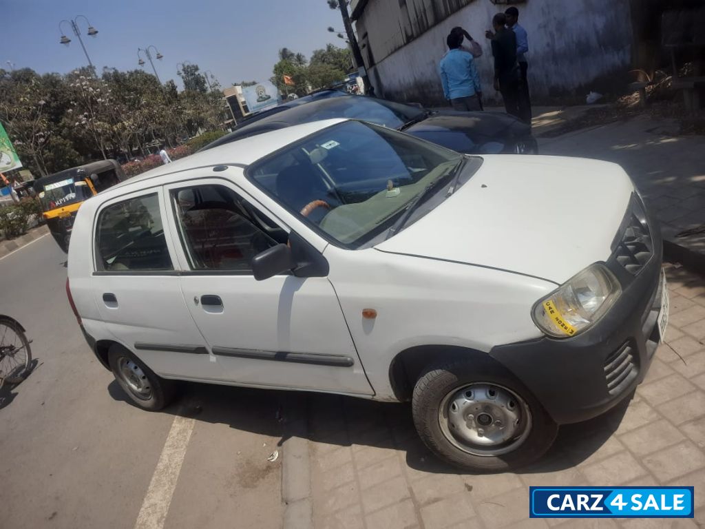 White Maruti Suzuki Alto Lxi