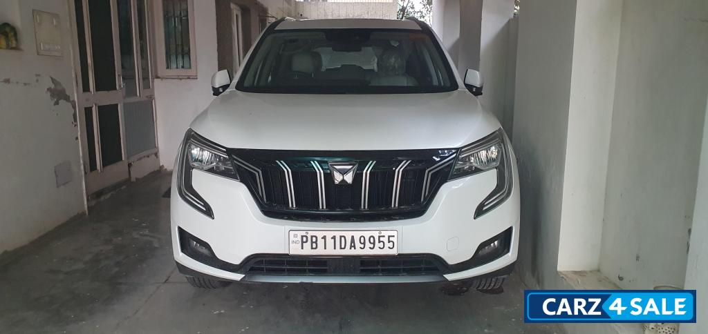 Mahindra XUV700 Top AxL