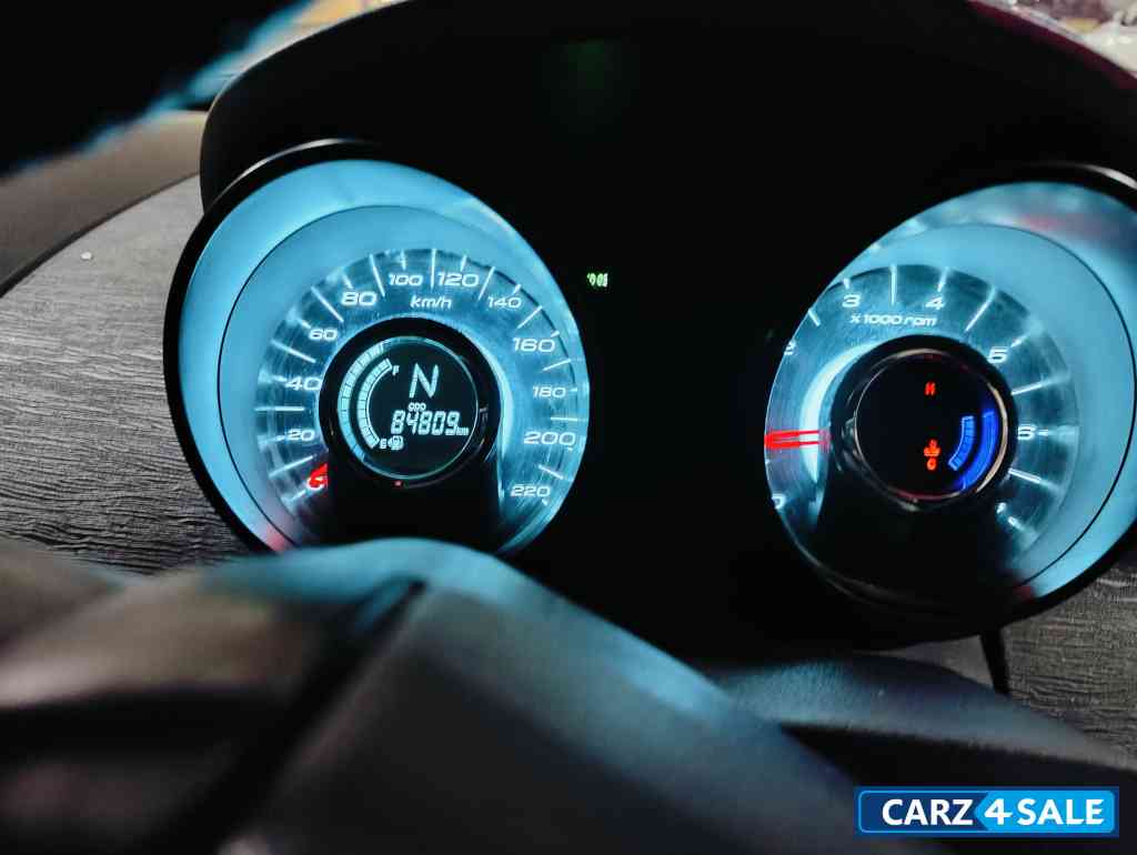 White Mahindra XUV 500 W4 1.99