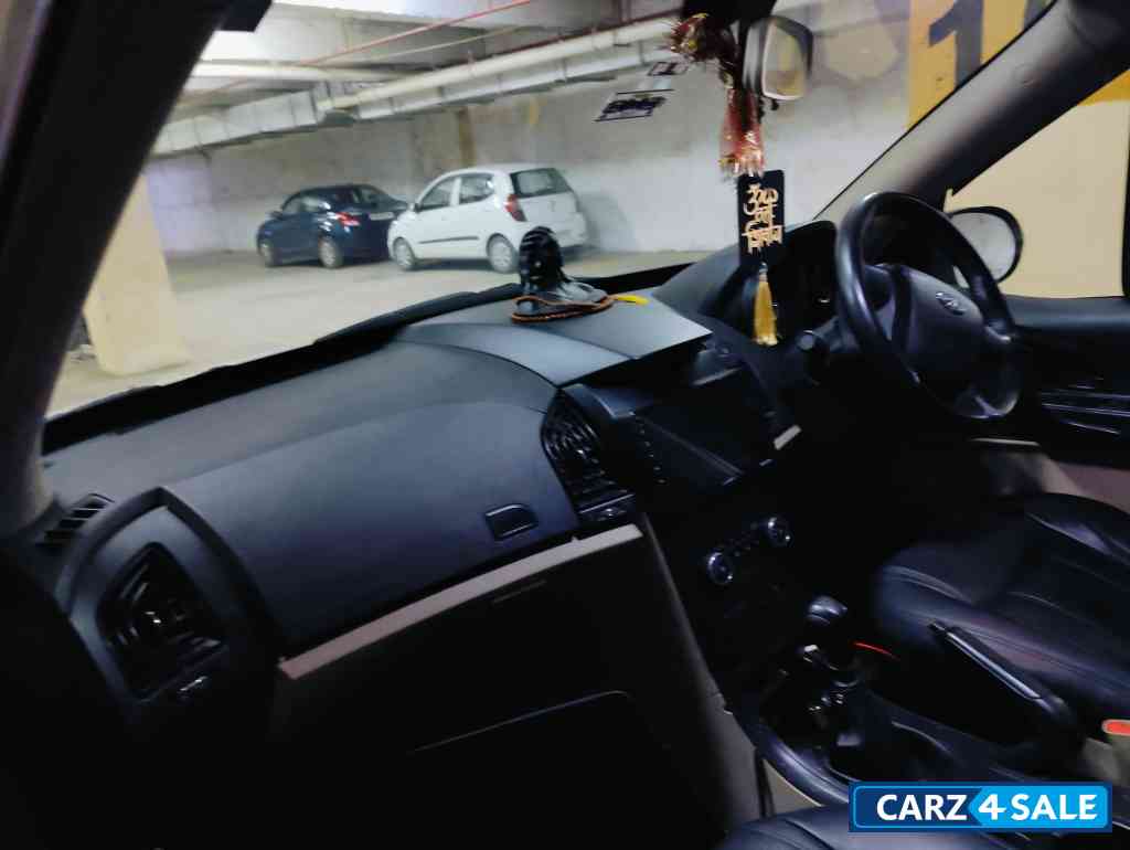 White Mahindra XUV 500 W4 1.99