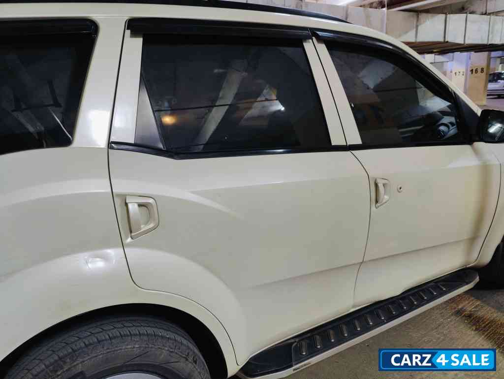 White Mahindra XUV 500 W4 1.99