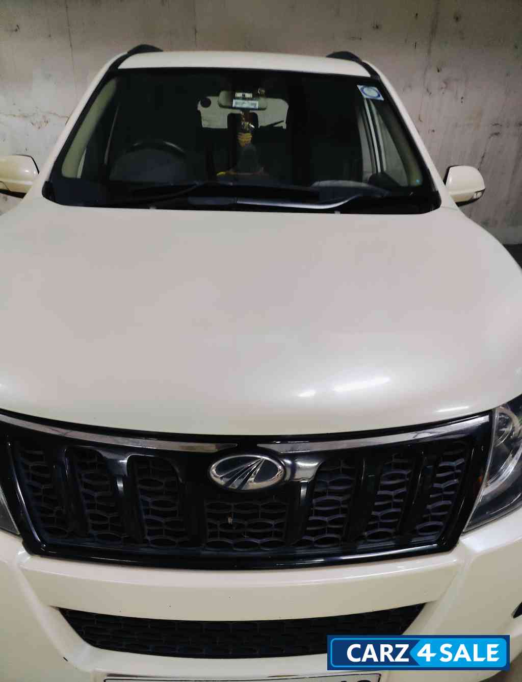 White Mahindra XUV 500 W4 1.99