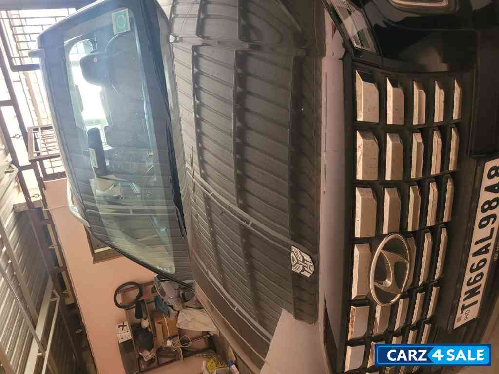 Black Hyundai Venue Sx