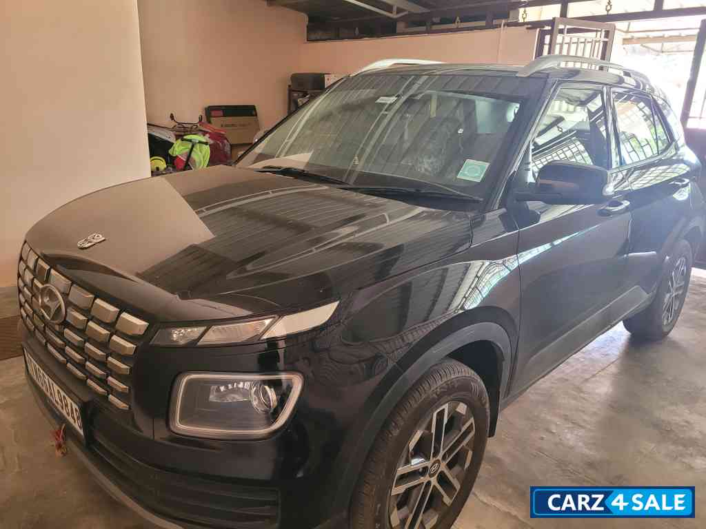 Black Hyundai Venue Sx