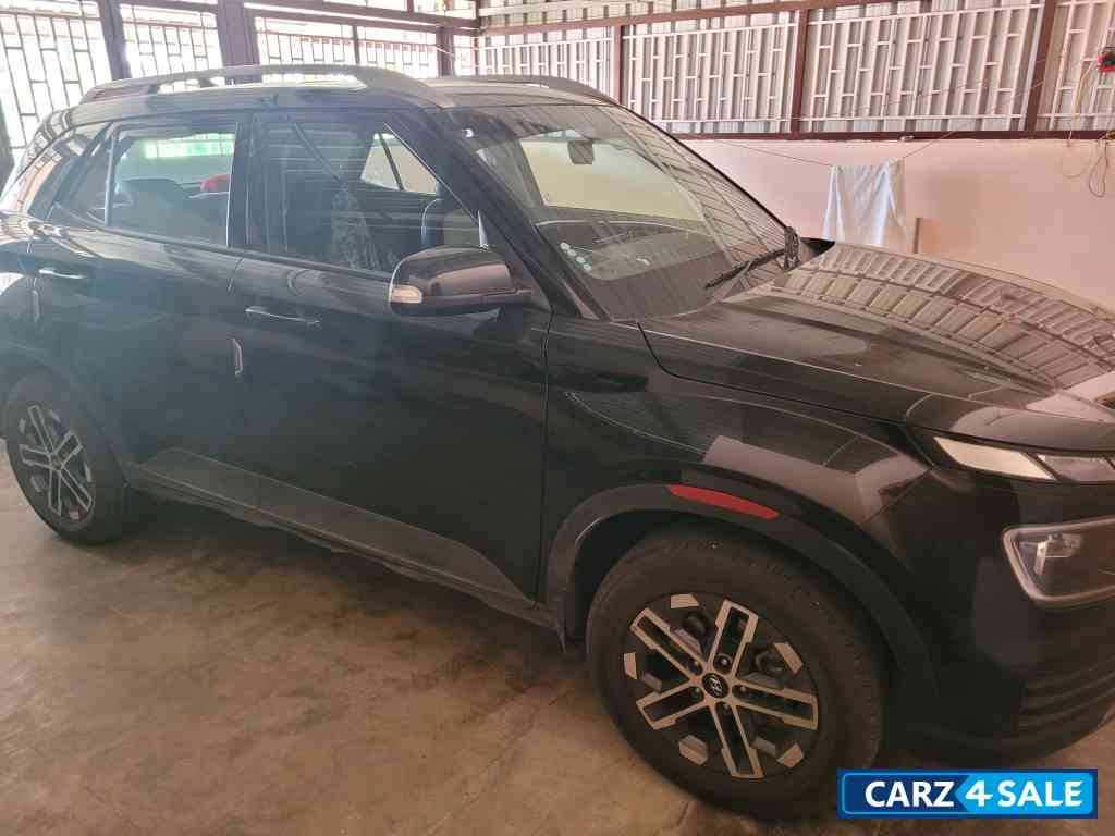 Black Hyundai Venue Sx