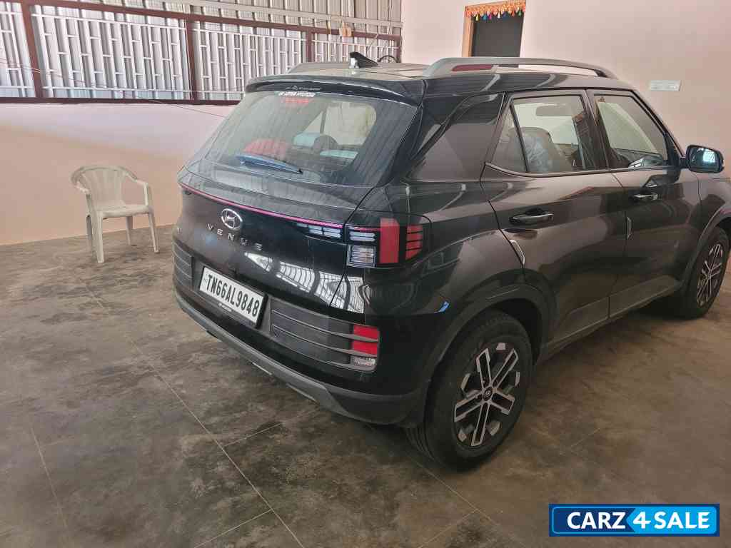 Black Hyundai Venue Sx