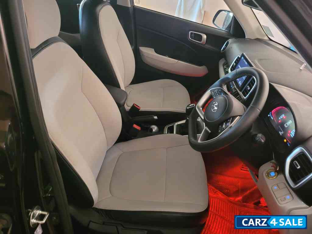 Black Hyundai Venue Sx