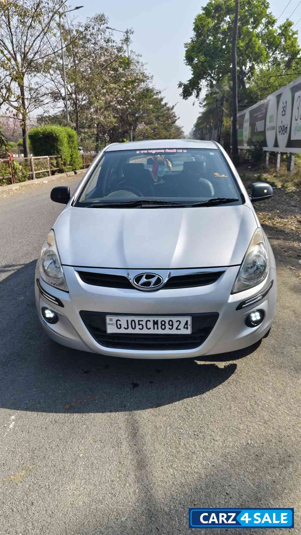 Silver Hyundai i20 Megna 1.2