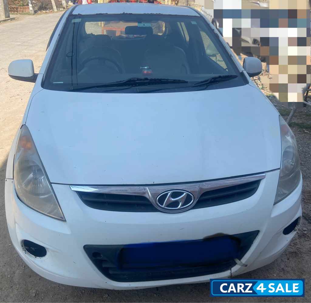 White Hyundai i20 Magna 1.4 DSL BSIV