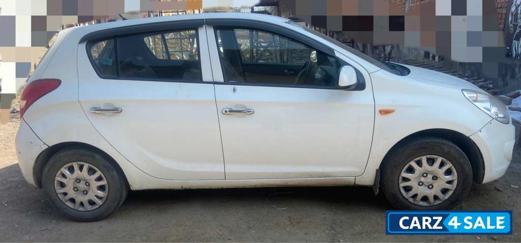 White Hyundai i20 Magna 1.4 DSL BSIV
